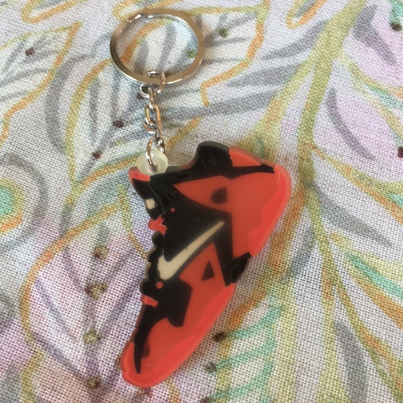 Labron 11 Sneaker Keychain NWT - Picture 3 of 3